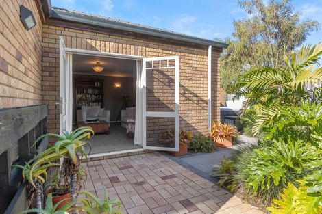 Photo of property in 9 Taylor Place, Merrilands, New Plymouth, 4312