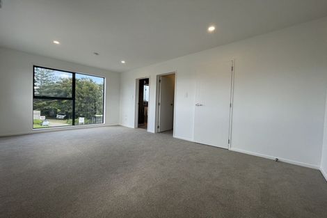 Photo of property in 1/11 Oteha Valley Road, Northcross, Auckland, 0632
