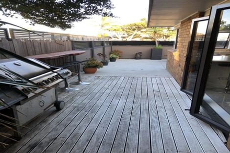 Photo of property in 52 Sunrise Avenue, Mount Maunganui, 3116
