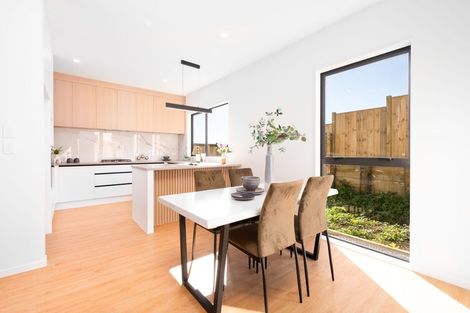 Photo of property in 37 Taipahitini Road, Rosehill, 2113