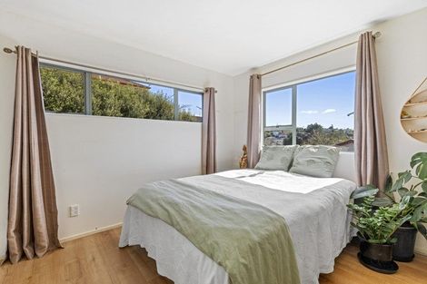Photo of property in 3 Lincoln Close, Northcross, Auckland, 0630