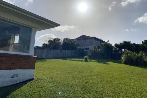 Photo of property in 2/23 Dallinghoe Crescent, Milford, Auckland, 0620