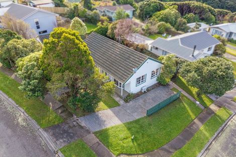 Photo of property in 1 Woolwich Close, Whitby, Porirua, 5024