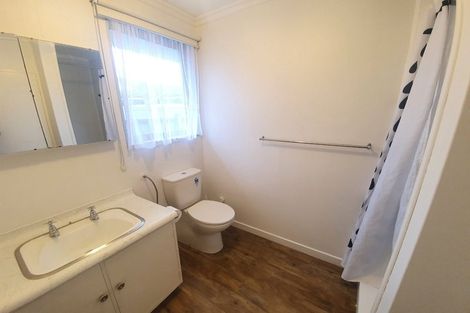 Photo of property in 16 Westmere Place, Takaro, Palmerston North, 4412