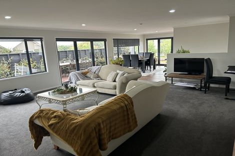 Photo of property in 14 Lakemere Way, Kinloch, Taupo, 3377