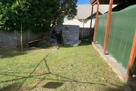 Photo of property in 10 Fowey Avenue, Te Atatu South, Auckland, 0610