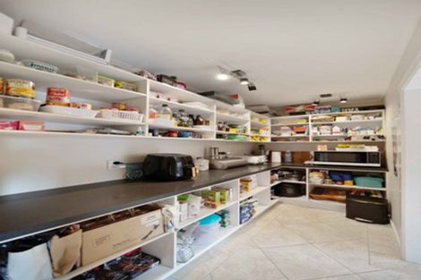 Photo of property in 16 Len Garlick Place, Pahurehure, Papakura, 2113