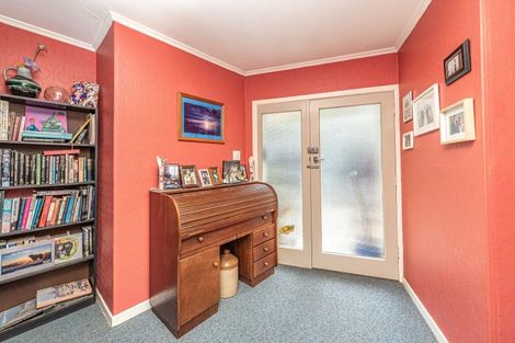 Photo of property in 2 Hillside Terrace, Saint Johns Hill, Whanganui, 4500