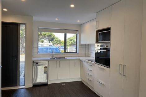 Photo of property in 3/2 Stone Street, Miramar, Wellington, 6022