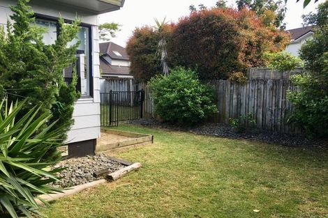 Photo of property in 2/44 Darren Crescent, Half Moon Bay, Auckland, 2012