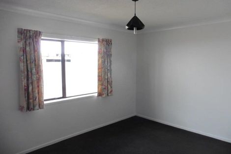 Photo of property in 39 Kirrie Avenue, Te Atatu South, Auckland, 0610