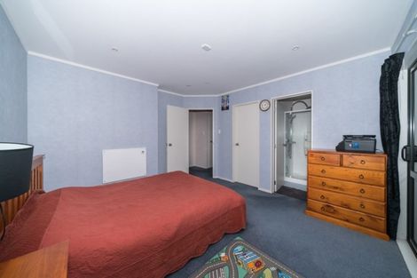 Photo of property in 11 Aspen Way, Kelvin Grove, Palmerston North, 4414