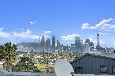 Photo of property in 1/21 Onepoto Road, Hauraki, Auckland, 0622