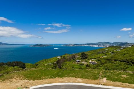 Photo of property in 31 Promontory Crescent, Newlands, Wellington, 6037