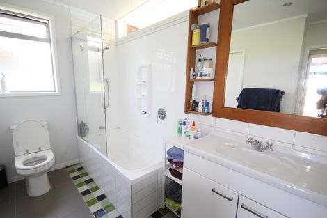 Photo of property in 5 Kaone Point Road, Matapouri, Whangarei, 0173