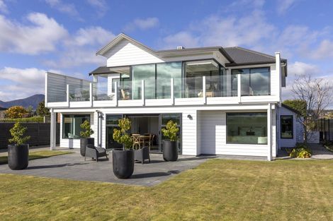 Photo of property in 20 Pukenamu Road, Rainbow Point, Taupo, 3330