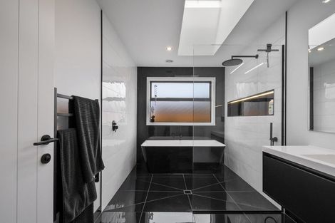 Photo of property in 4 Waimarama Court, Roslyn, Palmerston North, 4414