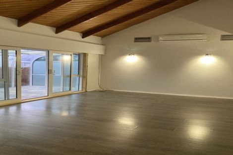 Photo of property in 21 Lyndhurst Road, Te Atatu South, Auckland, 0610