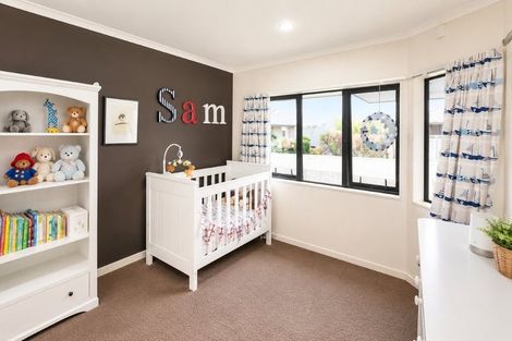 Photo of property in 4 Dryden Court, Kelvin Grove, Palmerston North, 4414