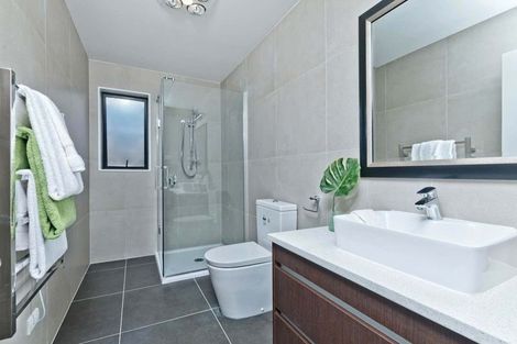 Photo of property in 30 Para Close, Fairview Heights, Auckland, 0632