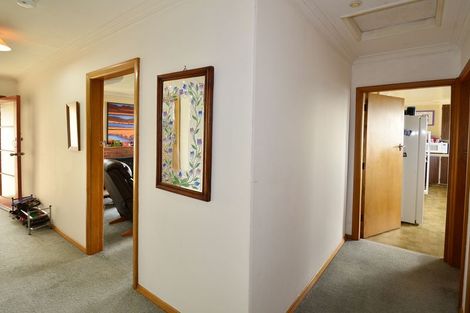 Photo of property in 9 Larkins Street, Helensburgh, Dunedin, 9010