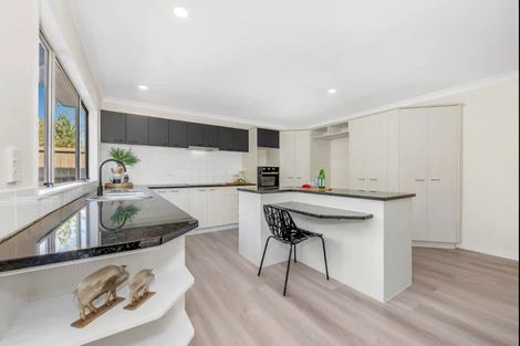 Photo of property in 28 Santa Ana Drive, Dannemora, Auckland, 2016