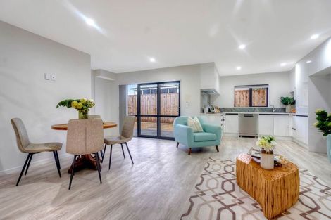 Photo of property in 4/2 Smiths Avenue, Papakura, 2110