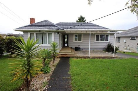 Photo of property in 17 Barron Drive, Green Bay, Auckland, 0604