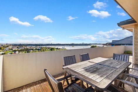 Photo of property in 17 Downing Place, Welcome Bay, Tauranga, 3112