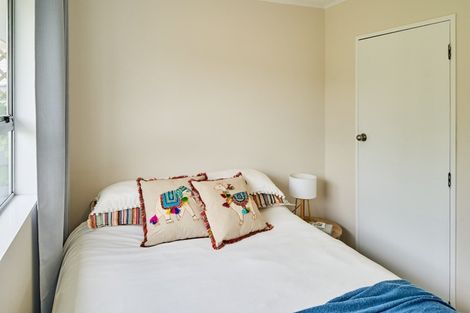 Photo of property in 30 Colchester Crescent, Newlands, Wellington, 6037