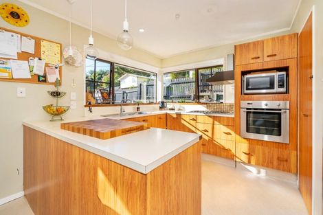 Photo of property in 28 Castle Crescent, Stokes Valley, Lower Hutt, 5019