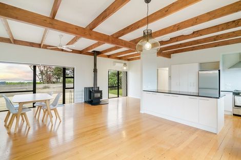 Photo of property in 12 Victory Road, Laingholm, Auckland, 0604