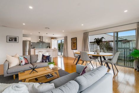 Photo of property in 3 Madden Avenue, Kumeu, 0810