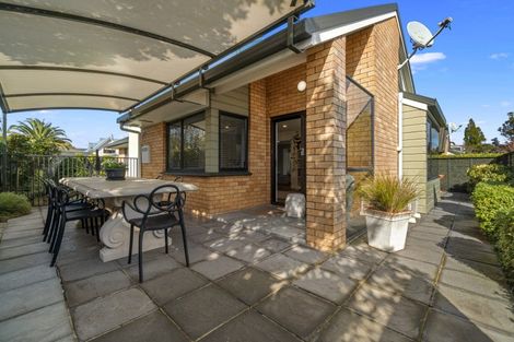 Photo of property in 32 Madill Road, St Andrews, Hamilton, 3200