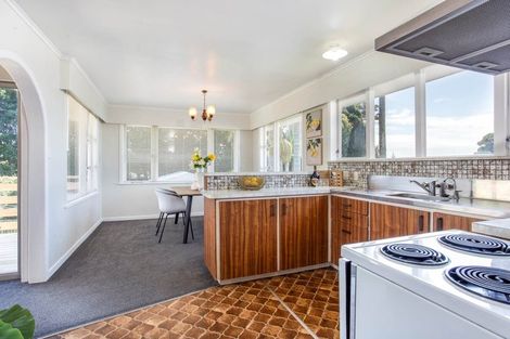 Photo of property in 10 Covil Avenue, Te Atatu South, Auckland, 0610