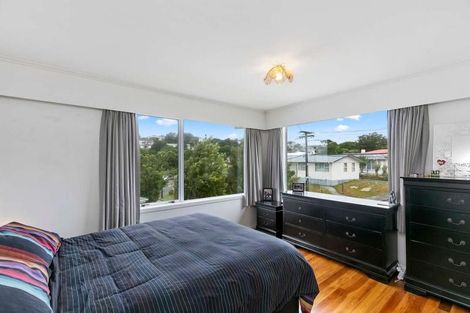 Photo of property in 6 Link Road, Newlands, Wellington, 6037