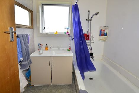 Photo of property in 9 Larkins Street, Helensburgh, Dunedin, 9010