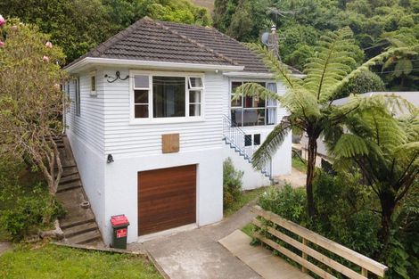 Photo of property in 60 The Drive, Tawa, Wellington, 5028