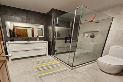 Photo of property in 18 Kaipara Road, Papakura, 2582