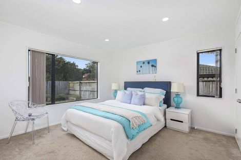 Photo of property in 18 Ballydonegan Rise, East Tamaki, Auckland, 2013