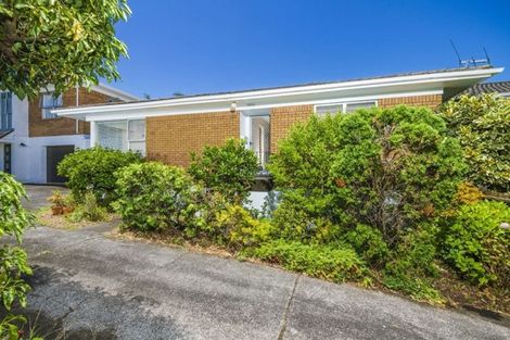 Photo of property in 2/8 Tobruk Crescent, Milford, Auckland, 0620