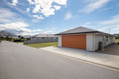 Photo of property in 9 Warbler Lane, Albert Town, Wanaka, 9305