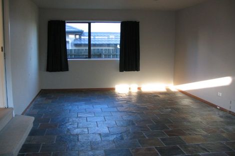 Photo of property in 2/10 Northumberland Avenue, Belmont, Auckland, 0622