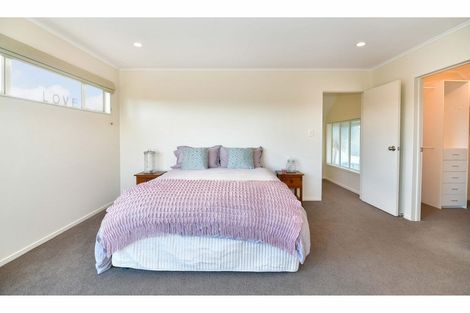 Photo of property in 168 Centreway Road, Orewa, 0931