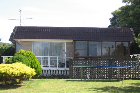 Photo of property in 2/20 Churchill Road, Murrays Bay, Auckland, 0630