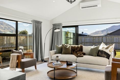 Photo of property in 14 Ward Street, Jacks Point, Queenstown, 9371