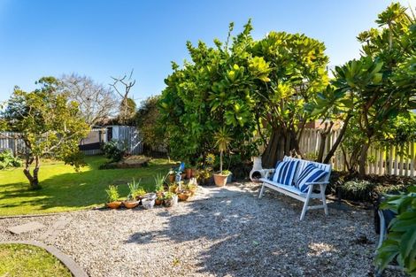 Photo of property in 29 Kapuka Road, Mangere Bridge, Auckland, 2022