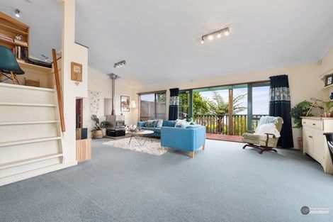 Photo of property in 5 Honeysuckle Grove, Maungaraki, Lower Hutt, 5010