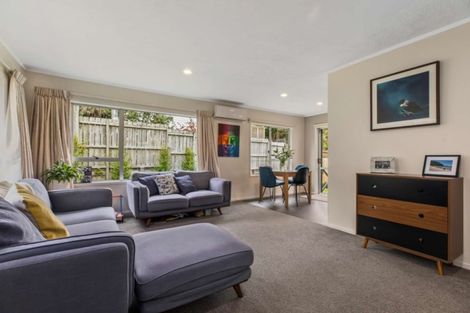 Photo of property in 2/11 Longreach Drive, Sunnyvale, Auckland, 0612