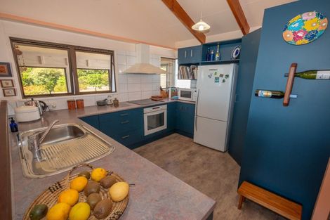 Photo of property in 39 Seaview Road, Cable Bay, 0420